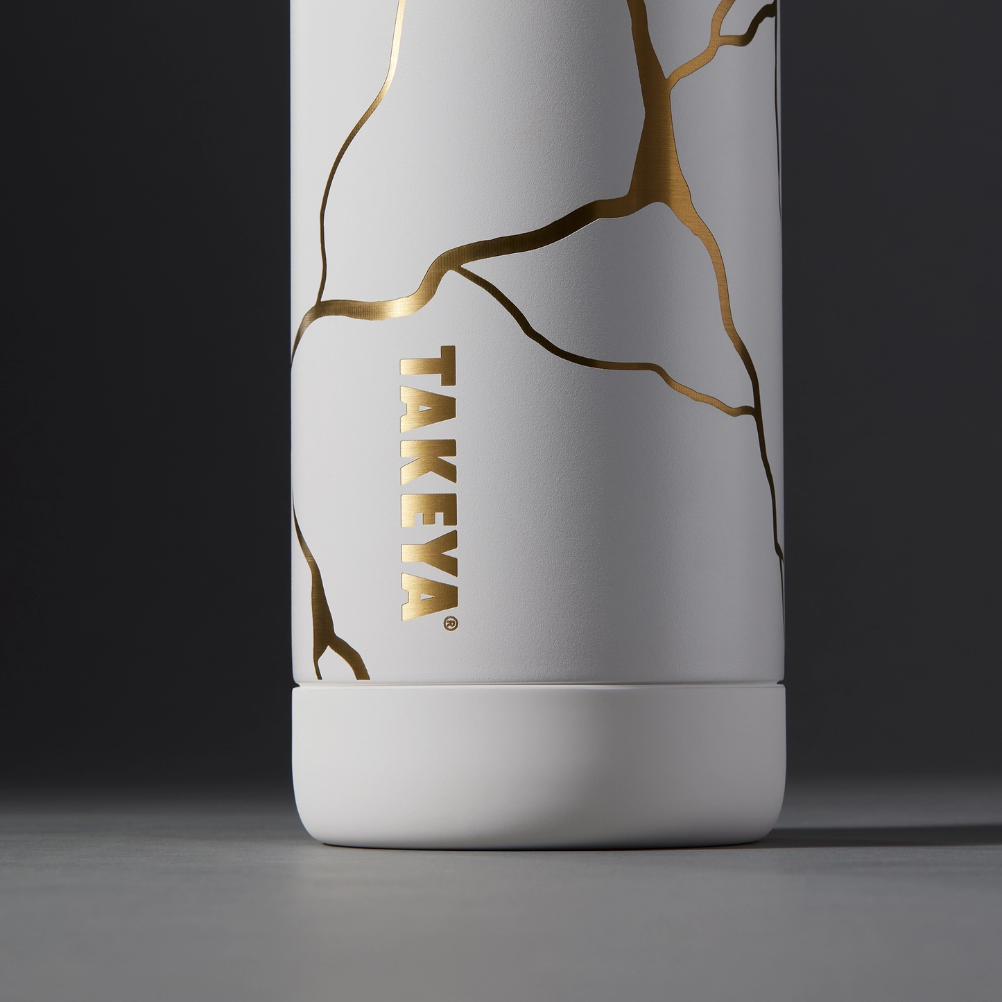 kintsugi-water-bottle-with-straw-lid-q2 51389-TK_HO25_Kintsugi_Takeya9236_Crop.png
