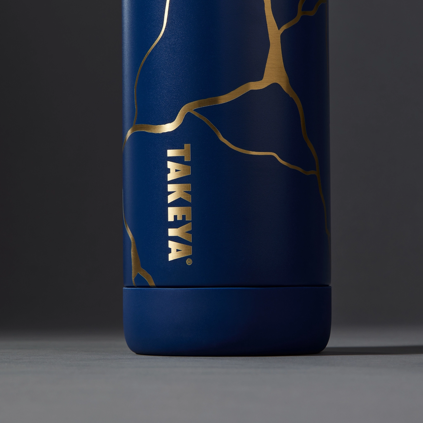 kintsugi-water-bottle-with-spout-lid-v1 51390-TK_HO25_Kintsugi_Takeya9241_Crop.png