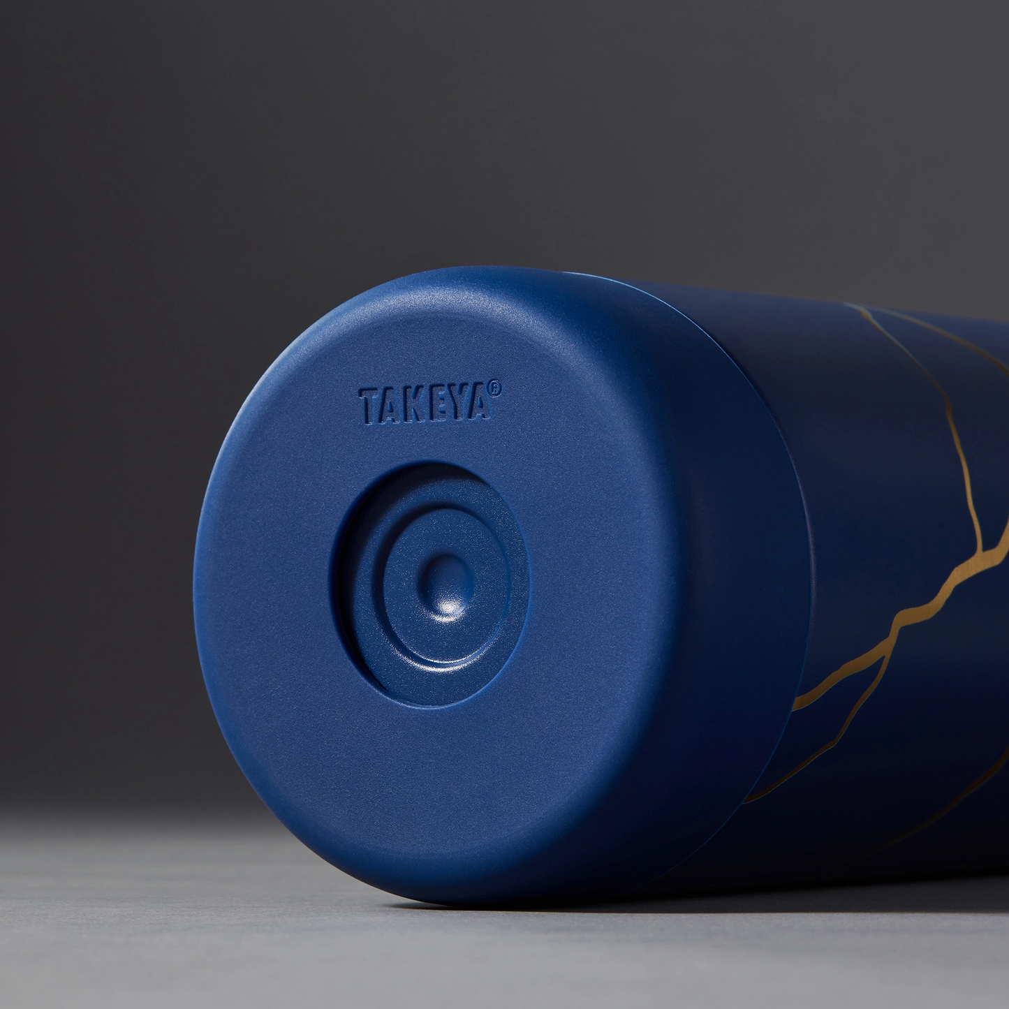 kintsugi-water-bottle-with-spout-lid-v1 51390-TK_HO25_Kintsugi_Takeya9249.png